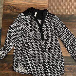 Black and White V-Neck Long Sleeve Blouse